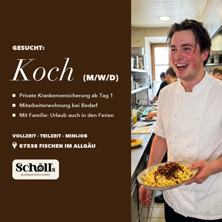 Koch mit einem Teller Kässpatzen in der Hand